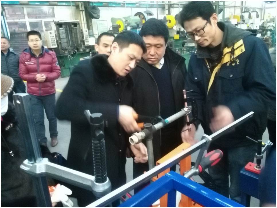 新疆考察团莅临云顶国际集团参观